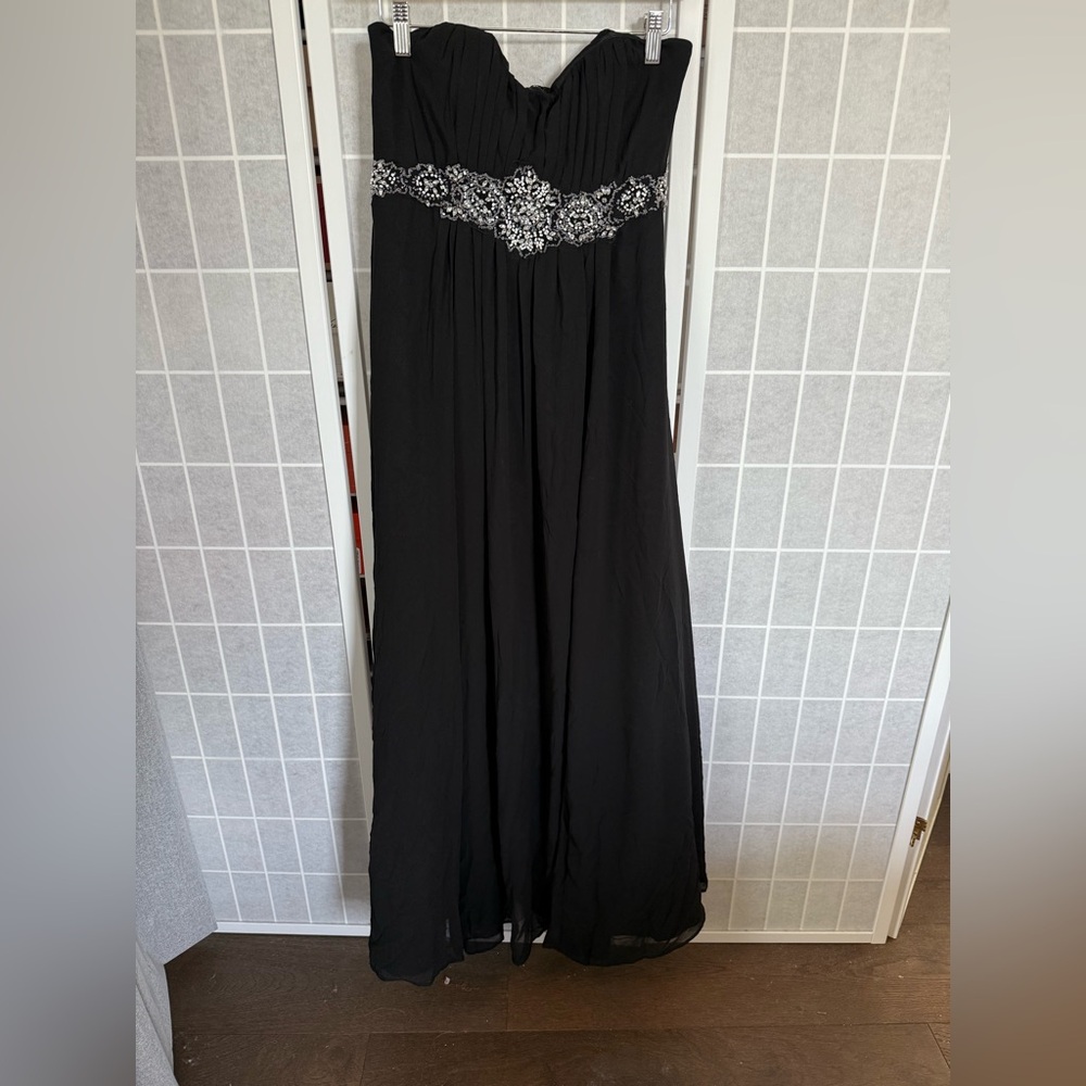 Cindy Collection long formal chiffon dress, beads at waist, black, size small.